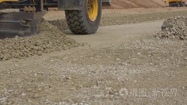 平地机机调平块石新路建设视频