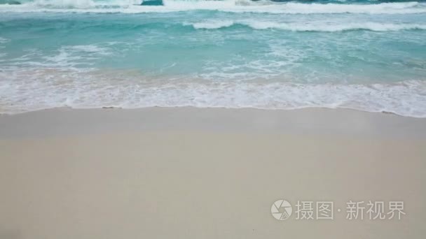 在沙滩的海浪