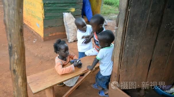 街景与乌干达儿童