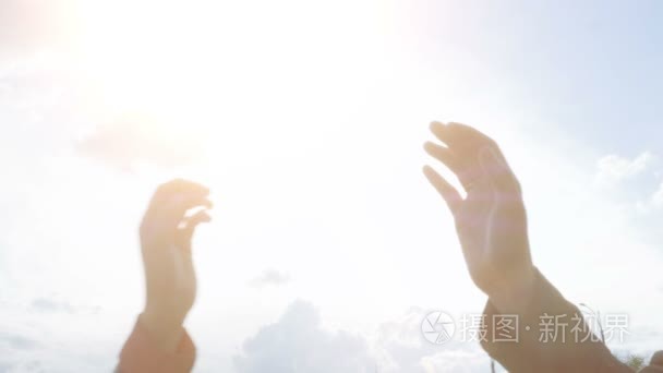 手伸向太阳视频