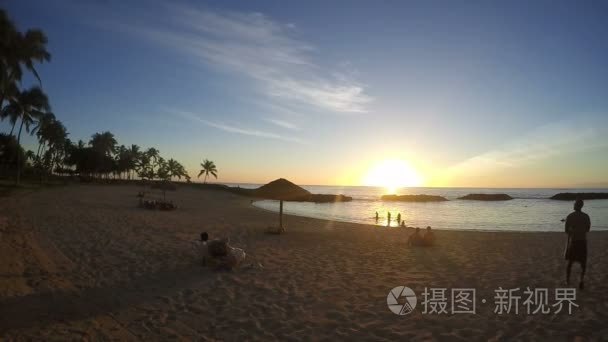 平移美丽的夏威夷日落的广角视频