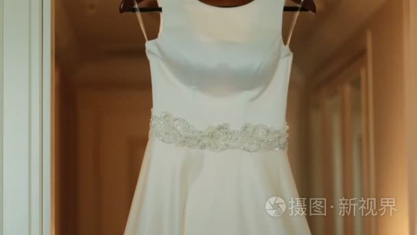 奢华的婚礼服装装饰与晶体视频