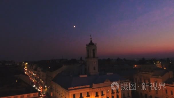 空中拍摄的夜晚的城市视频