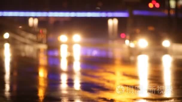 夜晚的城市道路上雨视频