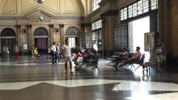 火车车站内部在巴塞罗那视频