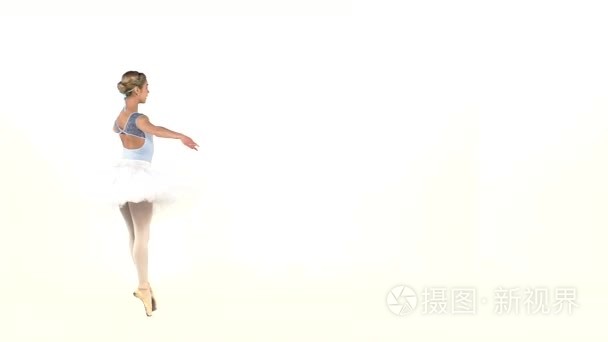 芭蕾舞团的芭蕾舞演员构成上白色，慢动作