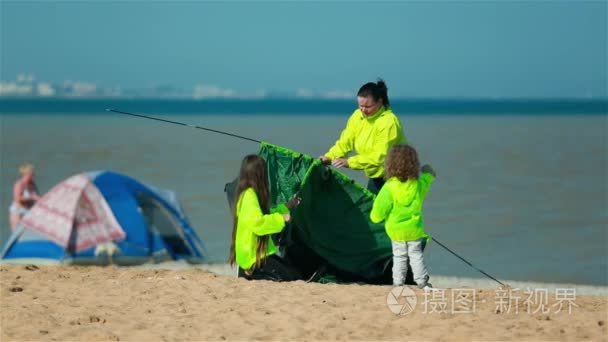 在海滩上帐篷安装问题视频