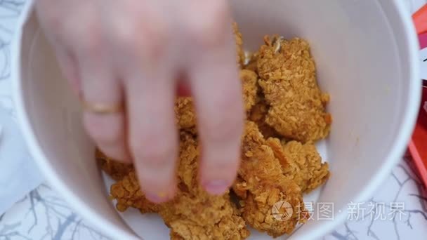 手挽炸鸡从板视频