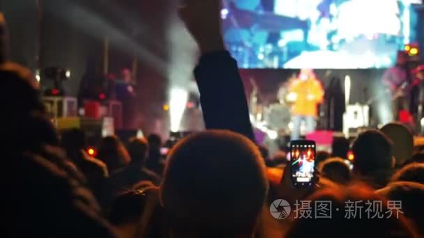 在摇滚音乐会上的人群视频
