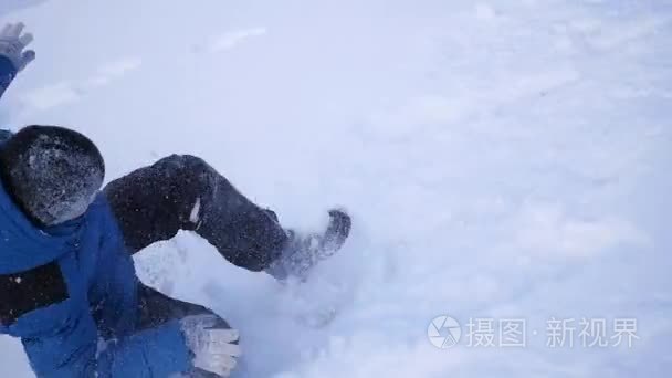 儿童卷神魂颠倒在雪地里山视频