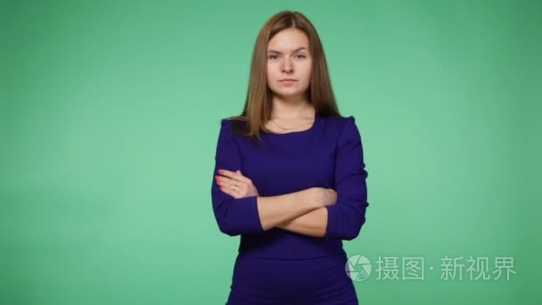 年轻的严重商业女人