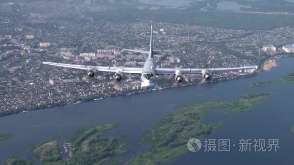 俄轰炸机在城市上空视频