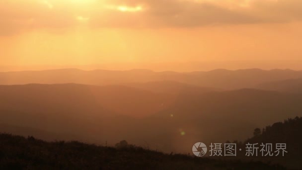 山上的太阳光线视频