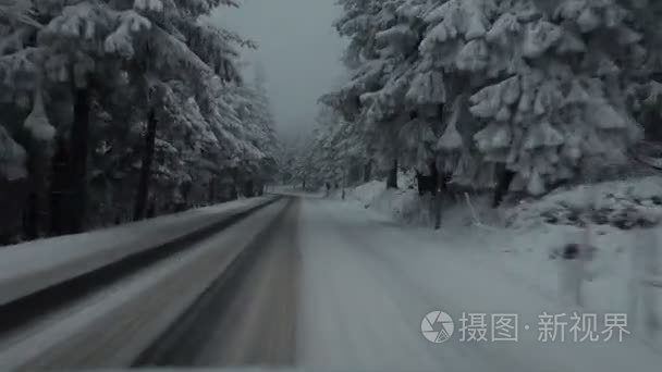 在捷克的冬天路视频