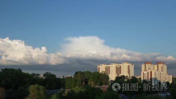 城市晚上云和雨时间流逝