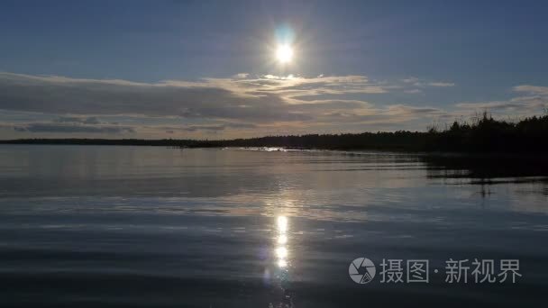 在日出时加拿大的湖视频