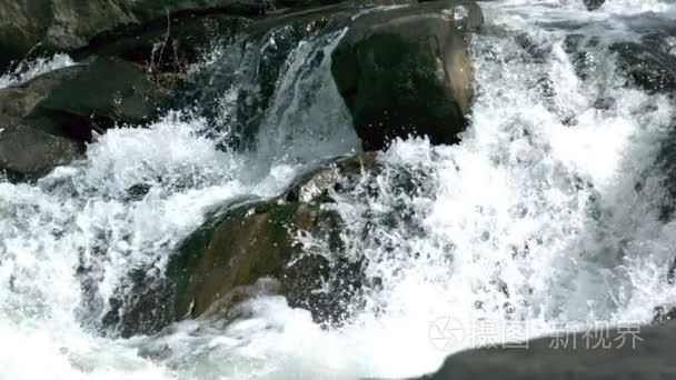 慢动作模式河急流崩溃结束岩石视频