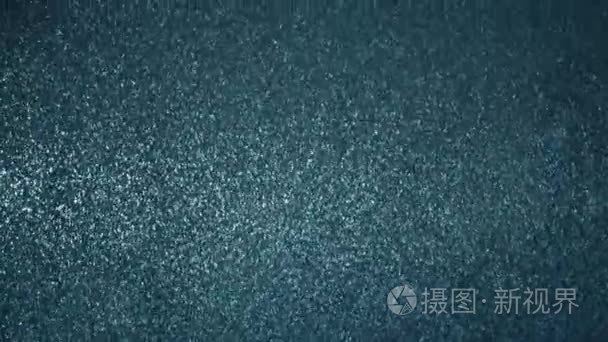 白色的雪从天上掉下来视频