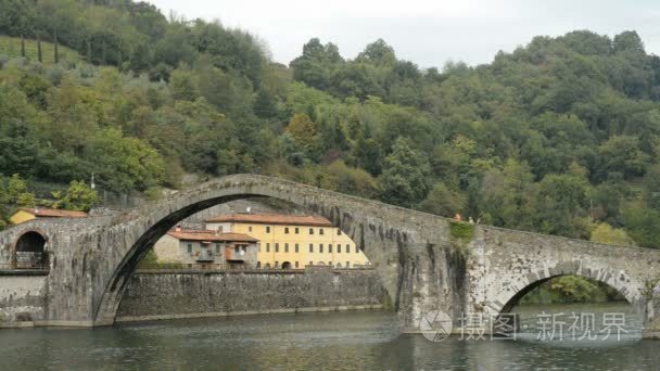 魔鬼的桥或蓬德拉马达莱娜在意大利