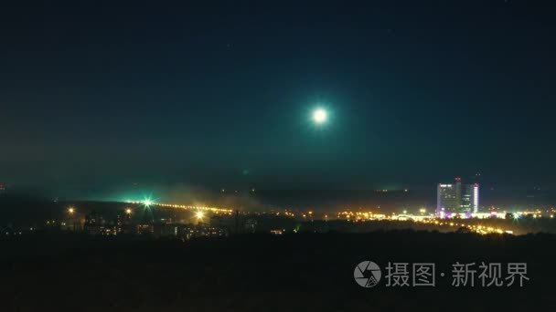 城市上空的星星和月亮视频