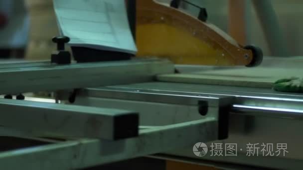 家具厂生产和加工的锯木元素视频