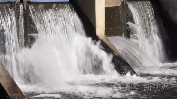 水河大坝流过视频