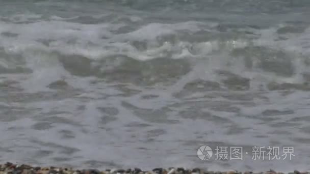对石海滩清洁水惊涛骇浪拍击视频