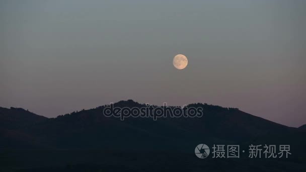 在阿尔泰山月亮游戏中时光倒流视频