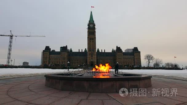 加拿大的国会大厦和百年火焰视频