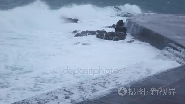 强劲的花岗岩路基视频