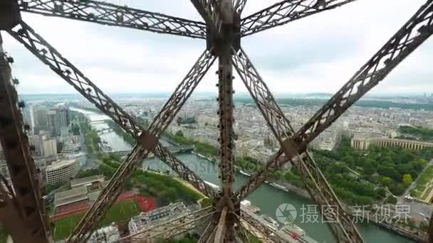 巴黎和塞纳河河看到从埃菲尔铁塔在巴黎，法国的空中全景视图