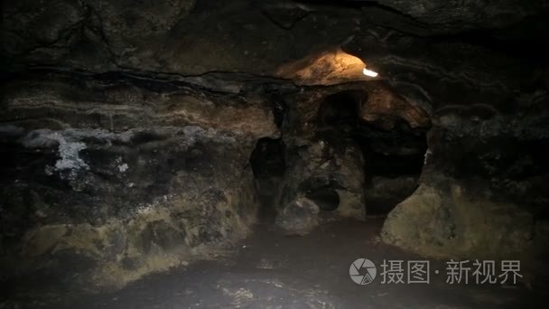 里面很大的古代石窟枳椇子视频