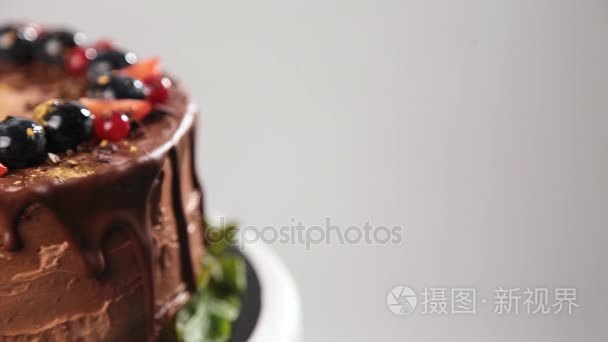 与夏季莓的巧克力蛋糕视频