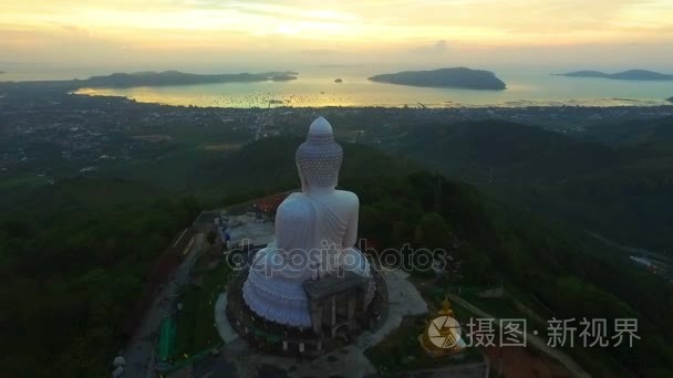 在普吉岛的大佛清晨航拍视频