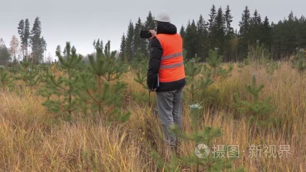 佛瑞斯特拍照手机在新的经济增长松