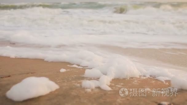 一场暴雨在海岸大浪视频