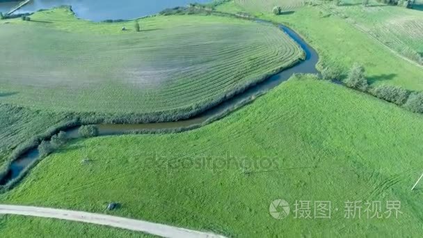 绿油油的草地鸟瞰图视频