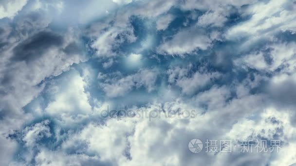 云层在正常天气下的飞行视频