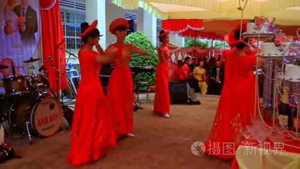 民族服装舞蹈中的越南空姐视频