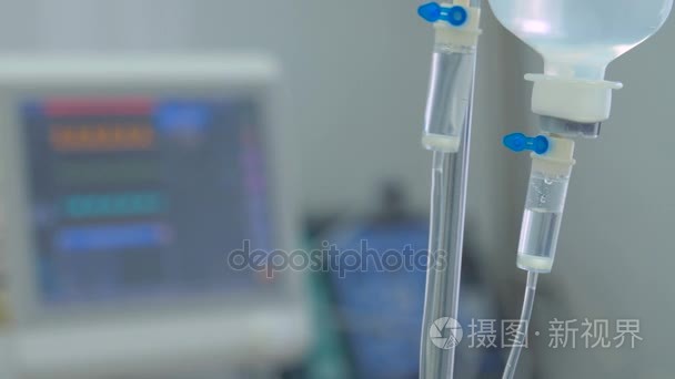 滴管，滴在 Icu 医疗监视器。现代医学设备在重症监护病房，复活