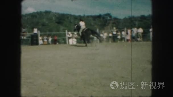 骑马的竞争视频