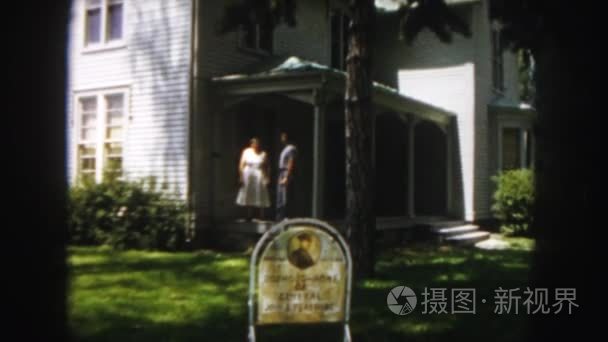 少年时代的房子旁边的夫妇视频