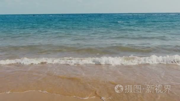 大海，海浪在沙滩