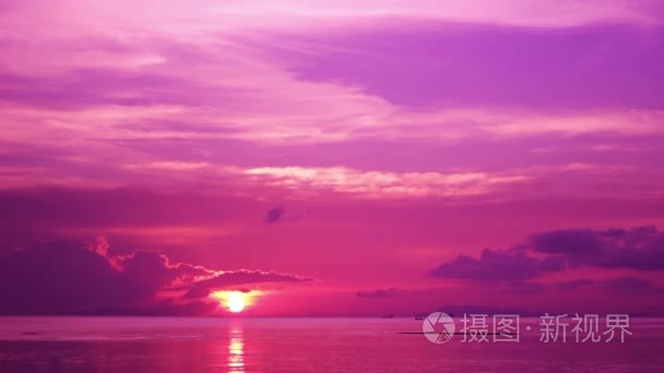 迷人的紫色日落景象