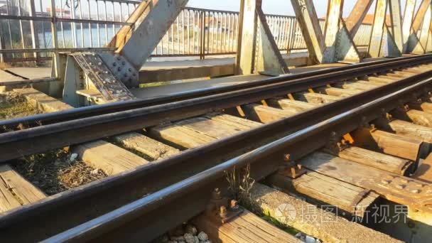 铁路轨道在桥上视频