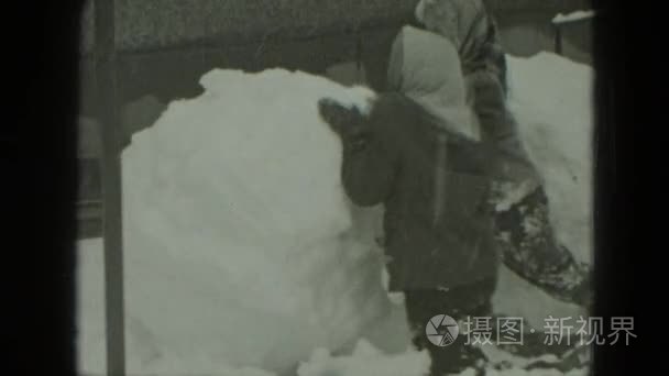 儿童成型雪人视频