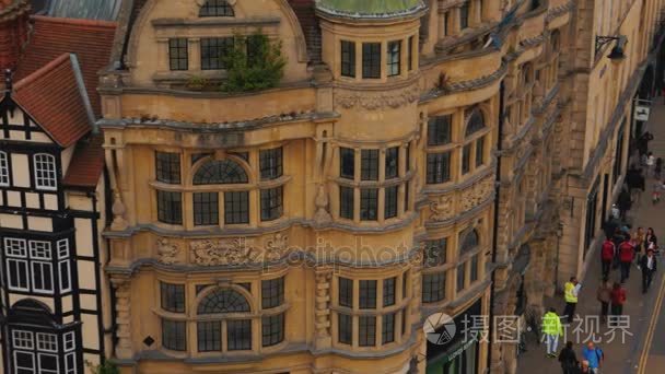 特写镜头倾斜拍摄的城市中心在牛津大学,英国短视频