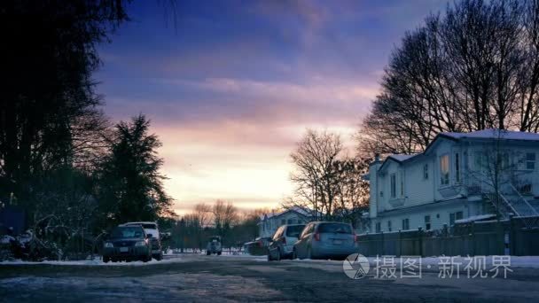 郊区在日落时雪视频