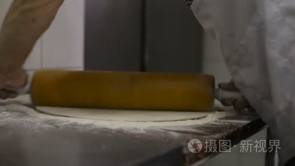 厨师给你做比萨饼上厨房的基础视频