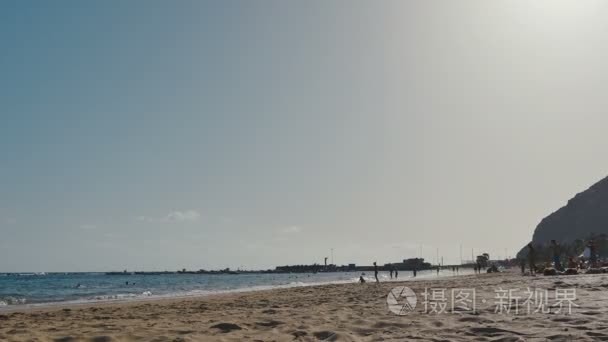 酷热的夏天的海滩视频